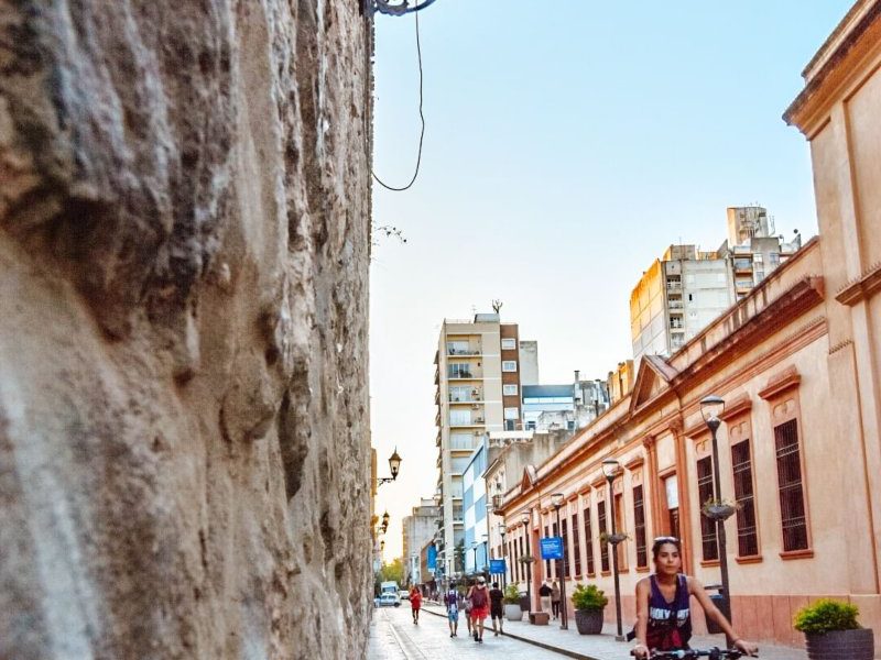 Vicolo coloniale nel centro storico di Cordoba